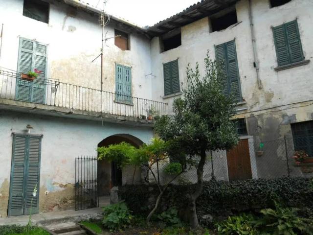 Rustico in vendita a Colle Brianza, Lombardia