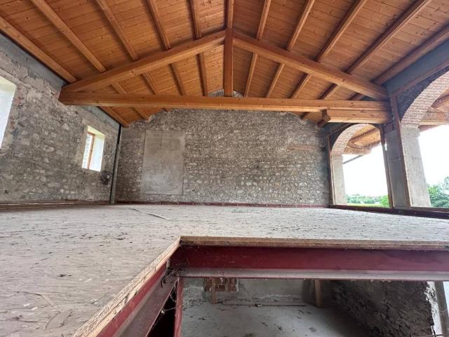 Rustico in vendita a Colle Umberto, Veneto