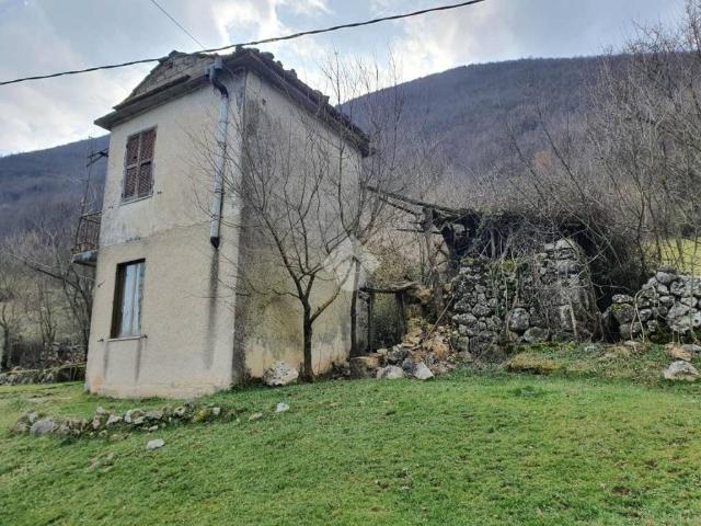 Rustico in vendita a Collepardo, Lazio