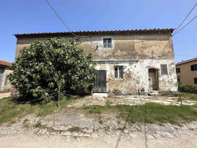 Rustico in vendita a Collesalvetti, Toscana