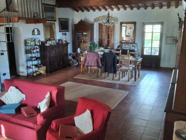Rustico in vendita a Collesalvetti, Toscana