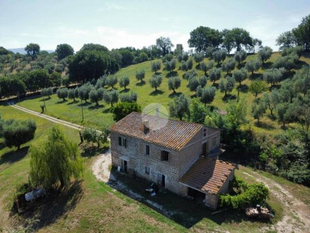 Rustico in vendita a Collevecchio, Lazio