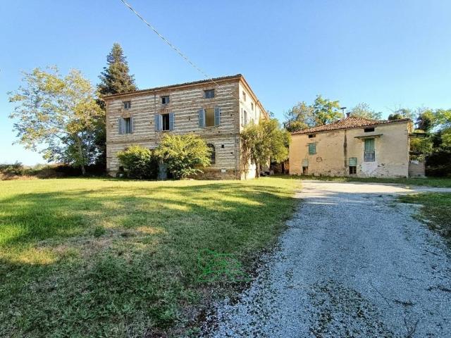 Rustico in vendita a Colli al Metauro, Marche