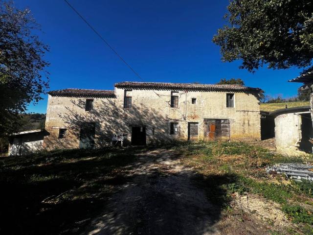Rustico in vendita a Colli al Metauro, Marche