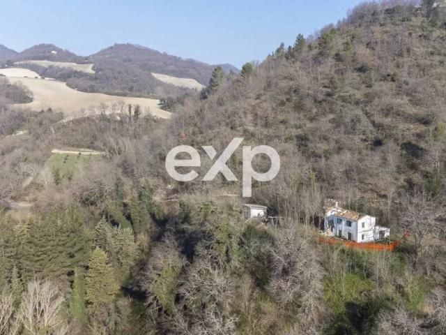 Rustico in vendita a Colli al Metauro, Marche