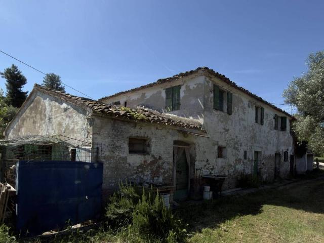 Rustico in vendita a Colli al Metauro, Marche