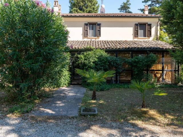 Rustico in vendita a Colli al Metauro, Marche