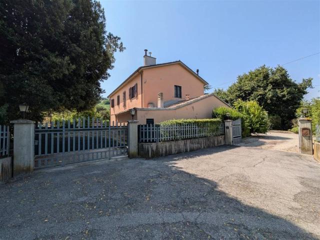 Rustico in vendita a Colli al Metauro, Marche
