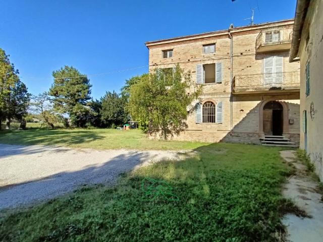 Villa Indipendente in vendita a Colli al Metauro, Marche
