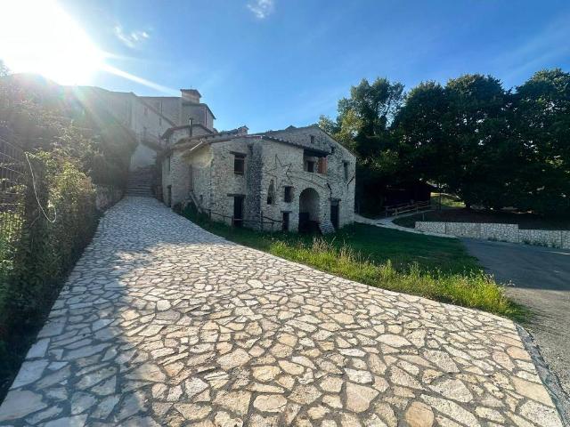 Rustico in vendita a Colli Sul Velino, Lazio