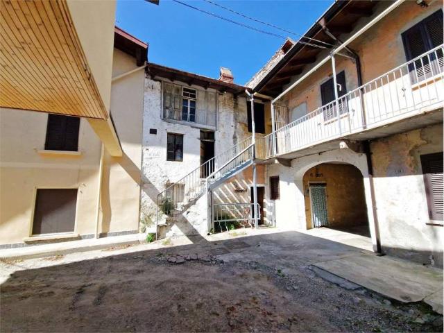 Rustico in vendita a Comabbio, Lombardia