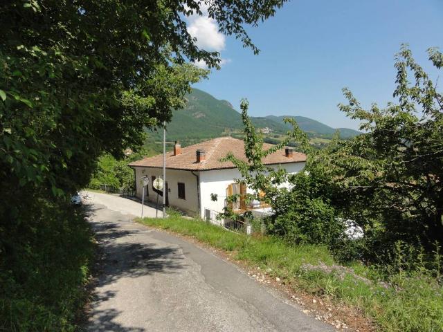 Rustico in vendita a Contigliano, Lazio