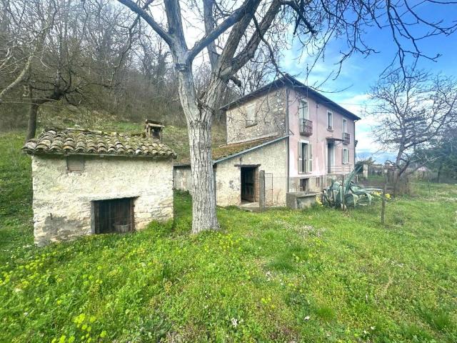 Rustico in vendita a Contigliano, Lazio