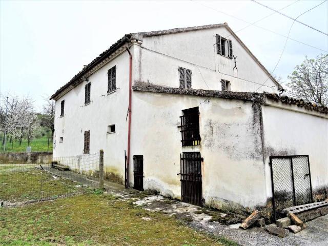 Rustico in vendita a Madonna del Piano, Marche