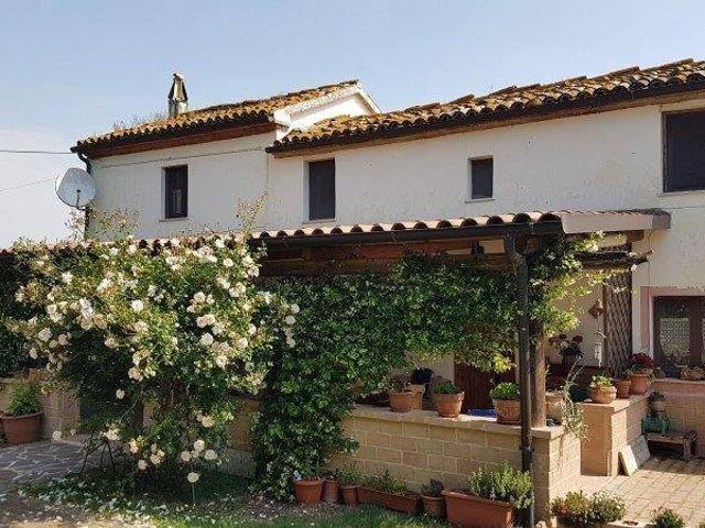 Rustico in vendita a Madonna del Piano, Marche