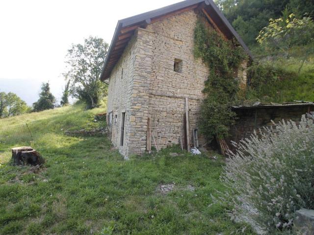 Rustico in vendita a Brancilione, Corna Imagna