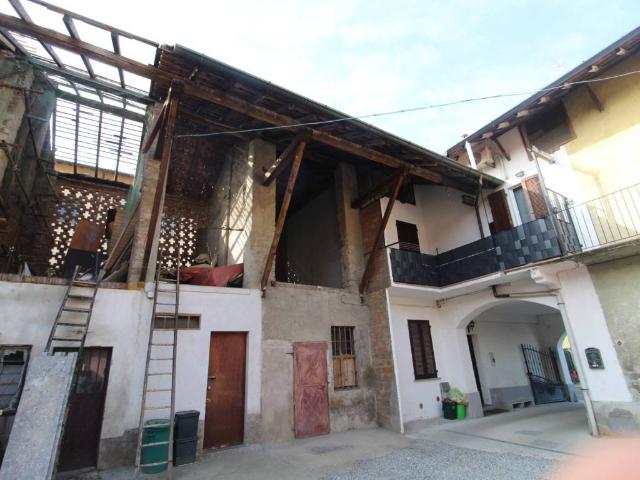 Rustico in vendita a Cornate D'adda, Lombardia