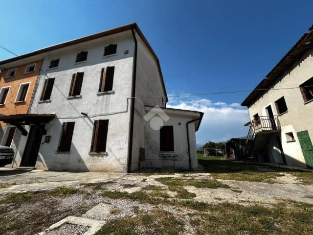 Rustico in vendita a Cornuda, Treviso