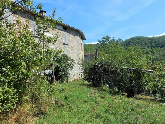 Rustico in vendita a Corte Brugnatella, Ferriere