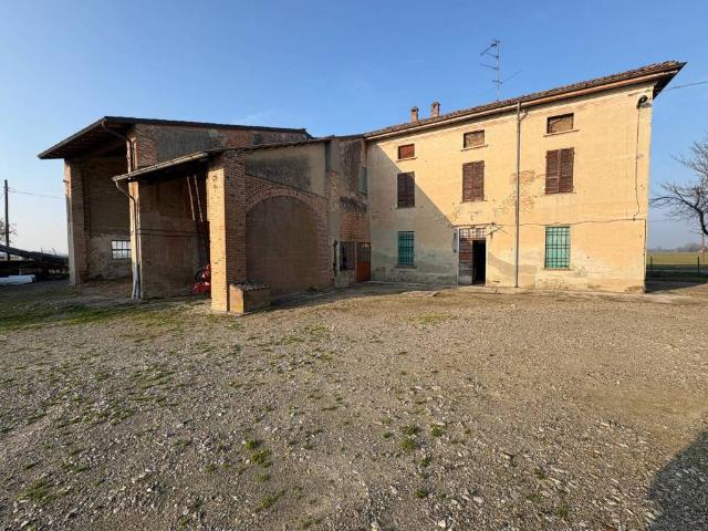 Rustico in vendita a Cadeo, Reggio Emilia