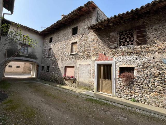 Rustico in vendita a Coseano, Friuli-Venezia Giulia