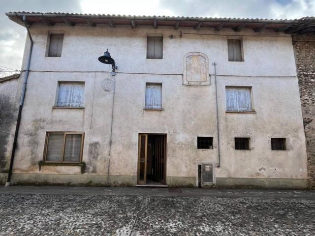 Rustico in vendita a Mereto Di Tomba, Friuli-Venezia Giulia