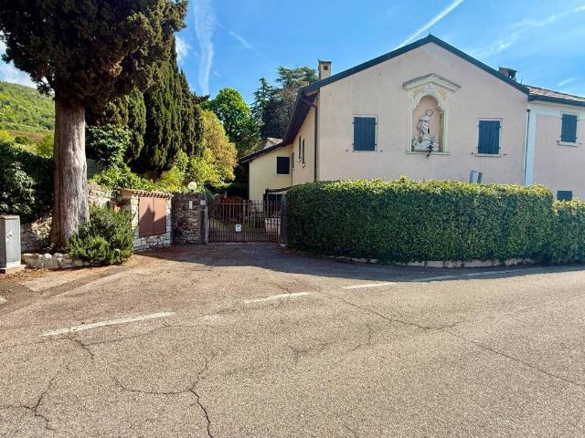 Rustico in vendita a Castion Veronese, Costermano