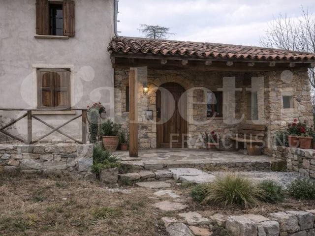 Rustico in vendita a Olmo, Creazzo
