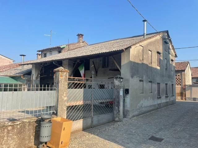 Rustico in vendita a Capergnanica, Lombardia