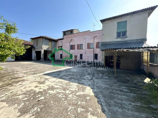 Rustico in vendita a Crespiatica, Lombardia