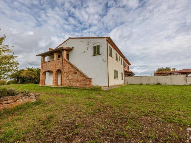 Rustico in vendita a Crespina Lorenzana, Cenaia