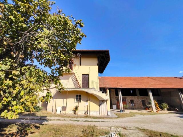 Rustico in vendita a Roata Canale, Piemonte