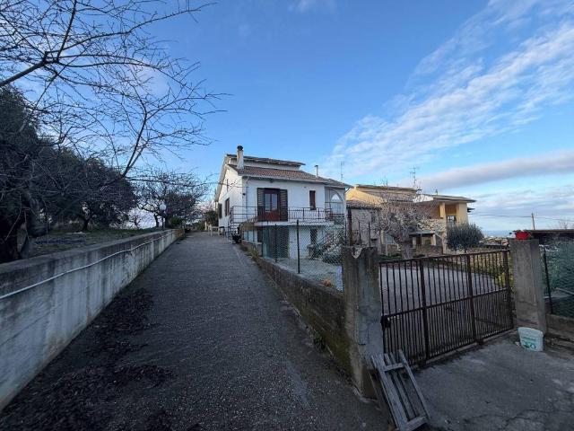 Rustico in vendita a Cupra Marittima, Ascoli Piceno