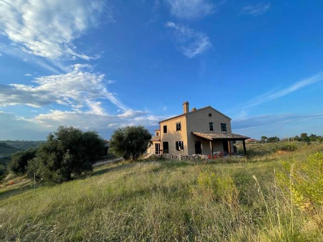Rustico in vendita a Cupra Marittima, Ascoli Piceno