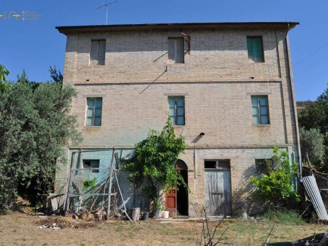 Rustico in vendita a Cupra Marittima, Ascoli Piceno