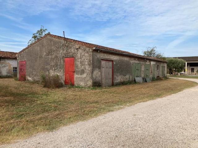 Rustico in vendita a Curtatone, Lombardia