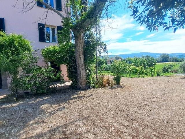 Rustico in vendita a Deruta, Umbria