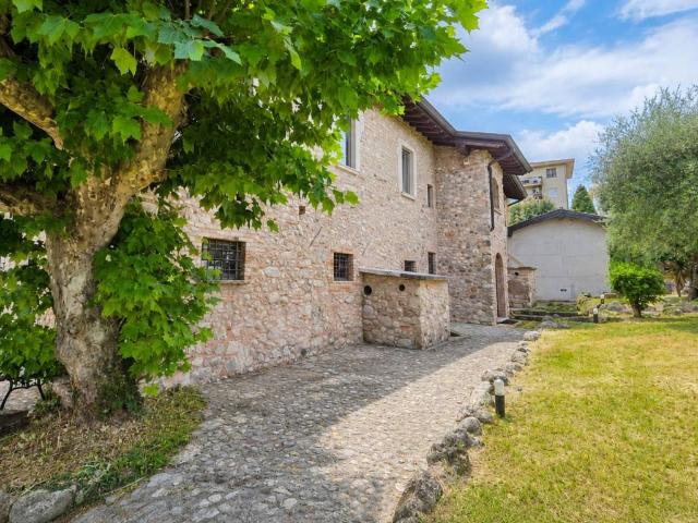Rustico in vendita a Vicina, Desenzano del Garda