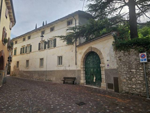 Rustico in vendita a Dolcè, Veneto