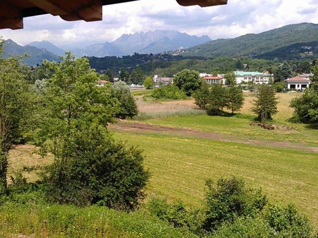 Rustico in vendita a Dolzago, Lombardia