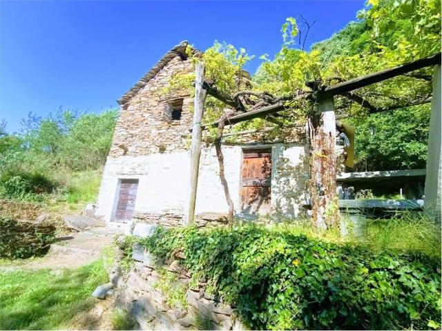Rustico in vendita a Anzuno, Piemonte