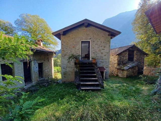 Rustico in vendita a Campiedi, Dongo