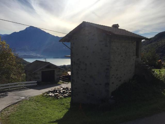 Rustico in vendita a Dosso Del Liro, Lombardia