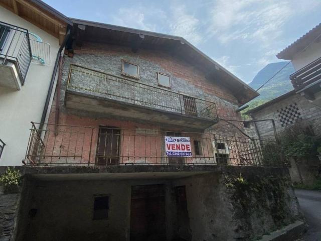 Rustico in vendita a Dubino, Lombardia