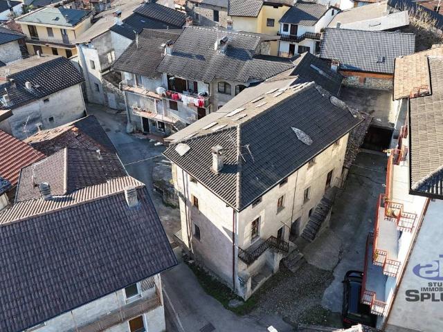 Rustico in vendita a Dubino, Lombardia