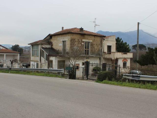 Rustico in vendita a Dugenta, Campania