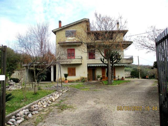 Rustico in vendita a Dugenta, Campania