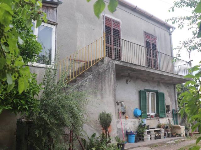 Rustico in vendita a Frasso Telesino, Campania