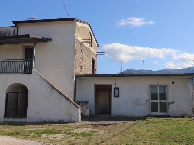 Rustico in vendita a Dugenta, Campania