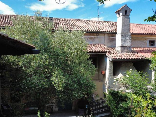Rustico in vendita a Aurisina, Friuli-Venezia Giulia